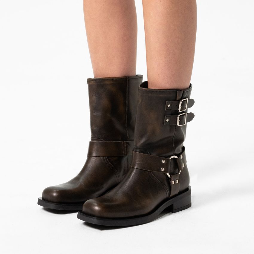 Bruine leren biker boots met zilverkleurige gespjes