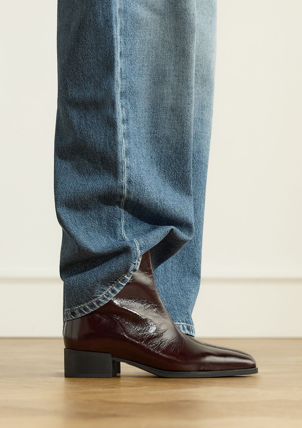 Dunkelbraune Lackleder-Stiefeletten