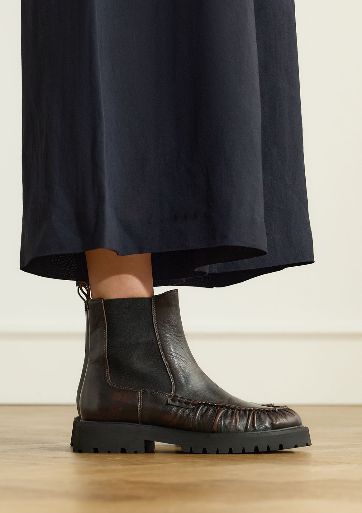 Donkerbruine leren chelsea boots