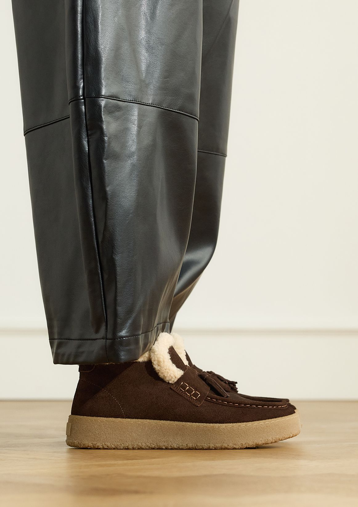 Braune Veloursleder-Boots