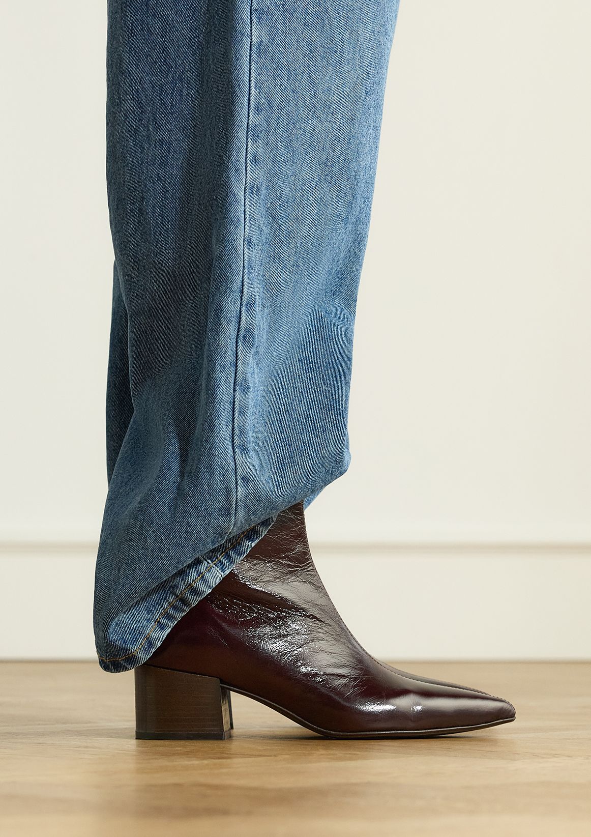 Braune Lederstiefeletten mit Absatz