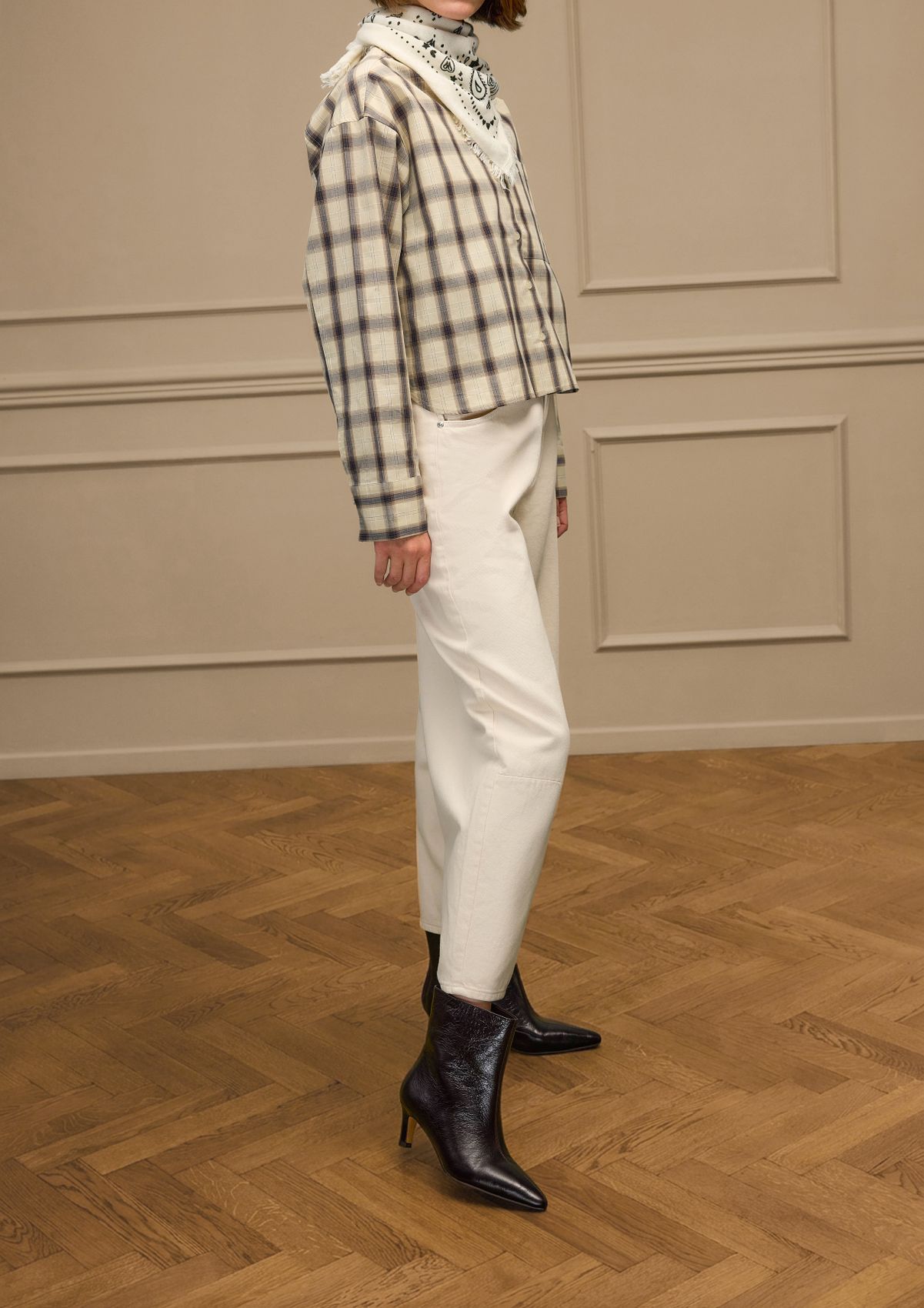 Braune Lederstiefeletten mit Absatz