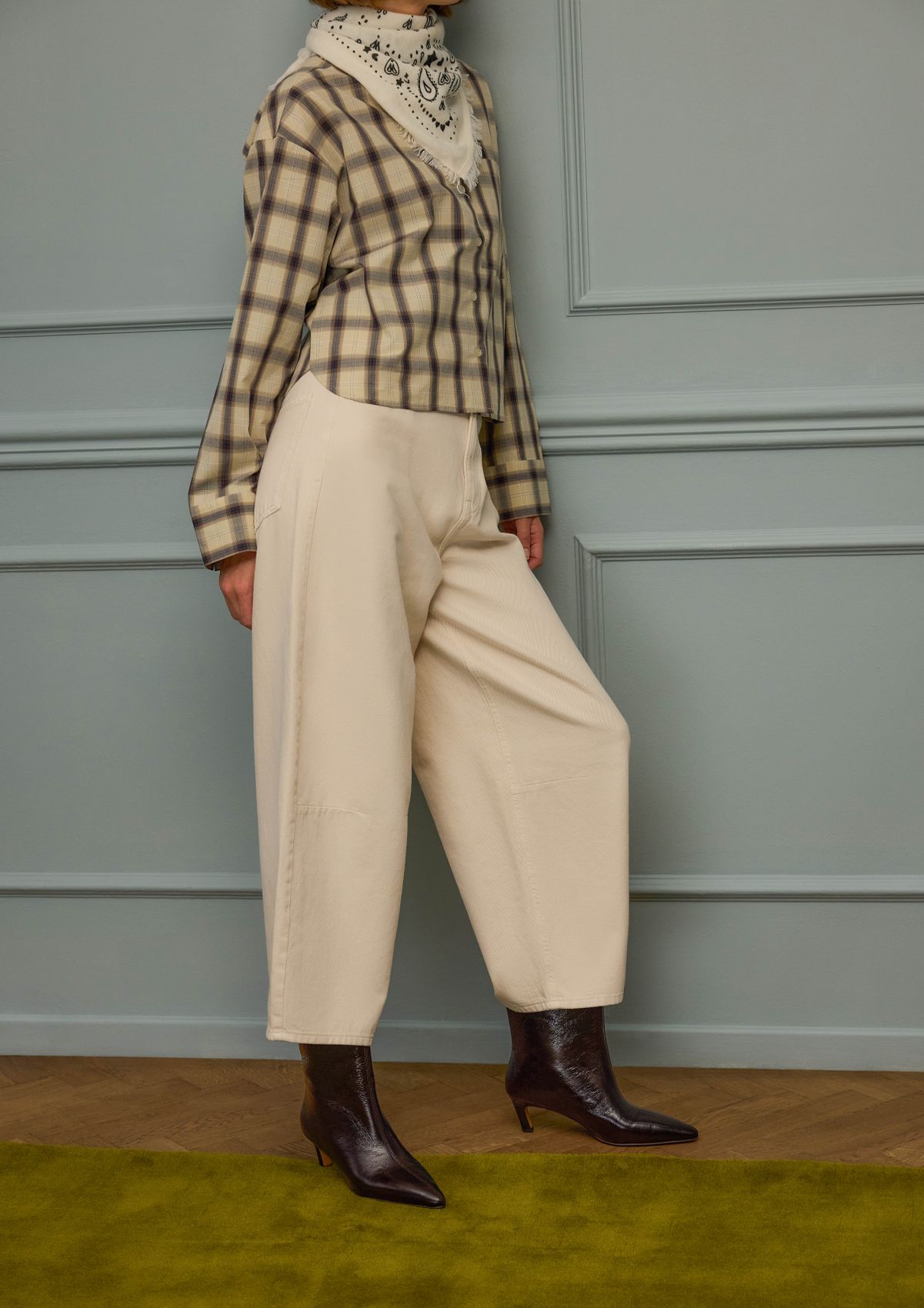 Braune Lederstiefeletten mit Absatz