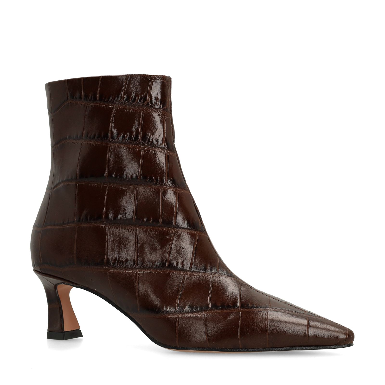 Braune Lederstiefeletten mit Krokomuster und Absatz