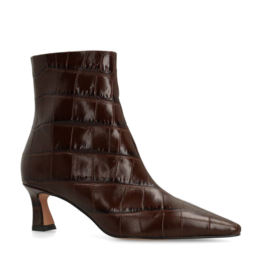 Braune Lederstiefeletten mit Krokomuster und Absatz