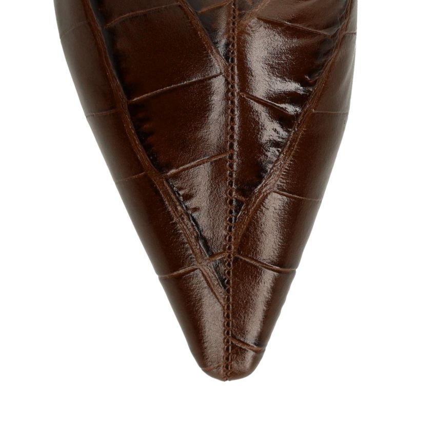Braune Lederstiefeletten mit Krokomuster und Absatz