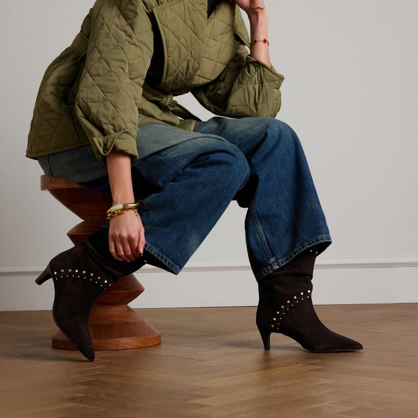 Dunkelbraune Veloursleder-Stiefeletten mit Nieten