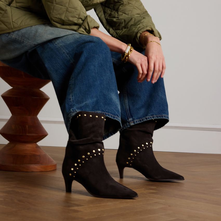 Dunkelbraune Veloursleder-Stiefeletten mit Nieten