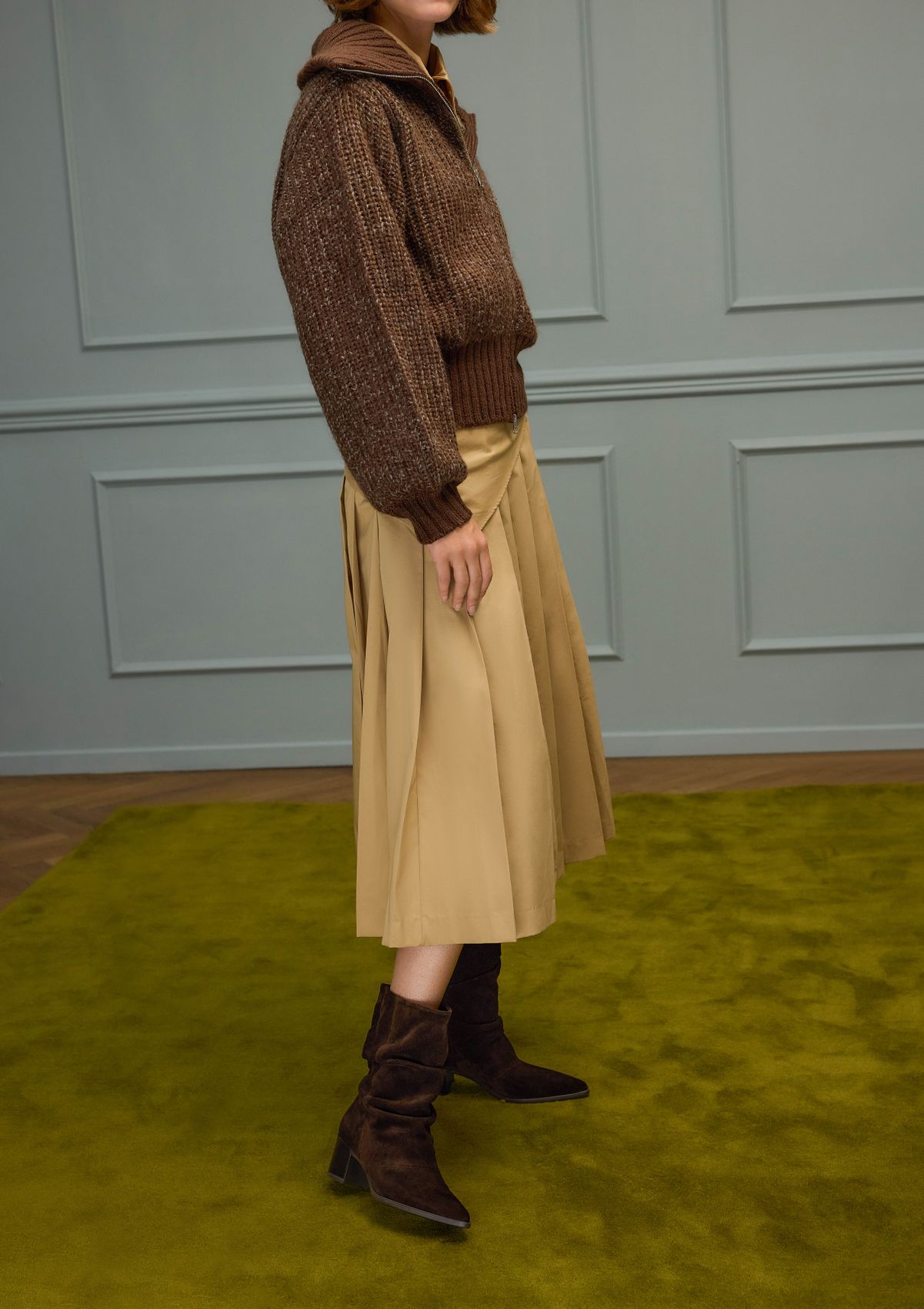 Dunkelbraune Veloursleder-Stiefeletten mit Absatz