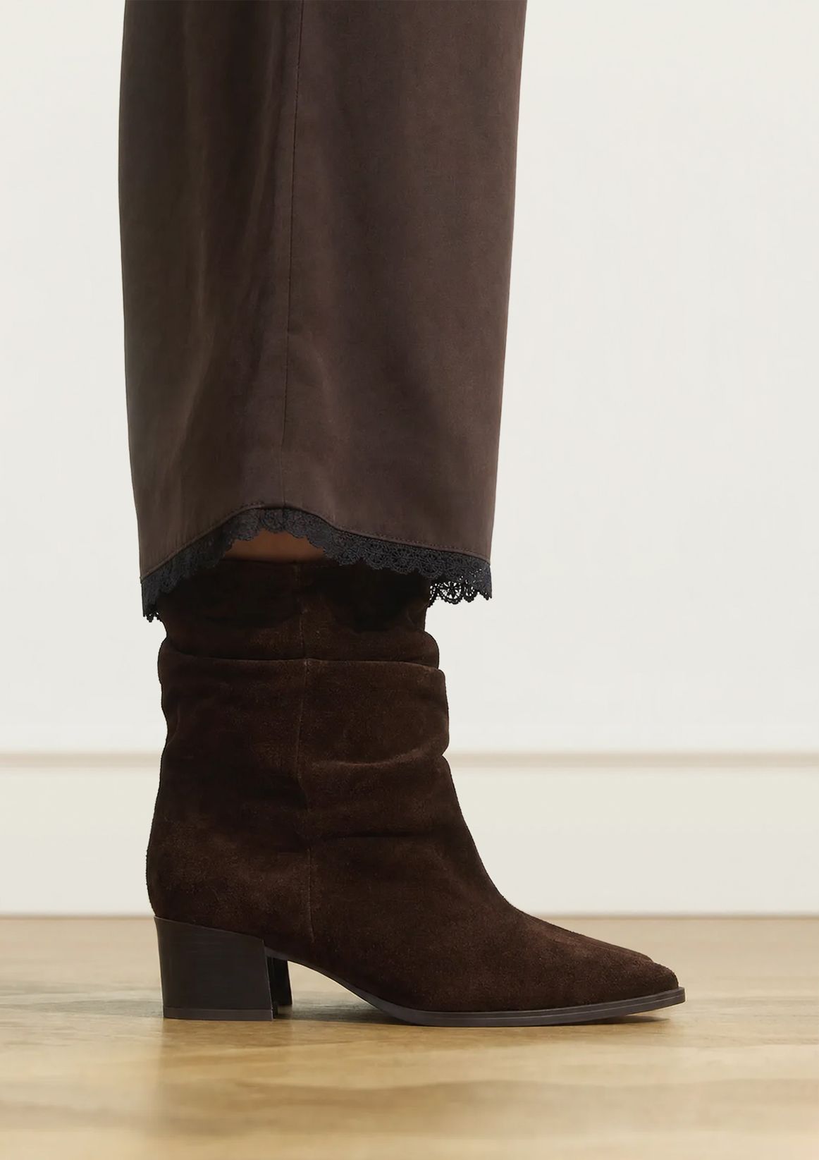 Bruine suède slouchy enkellaarsjes met hak