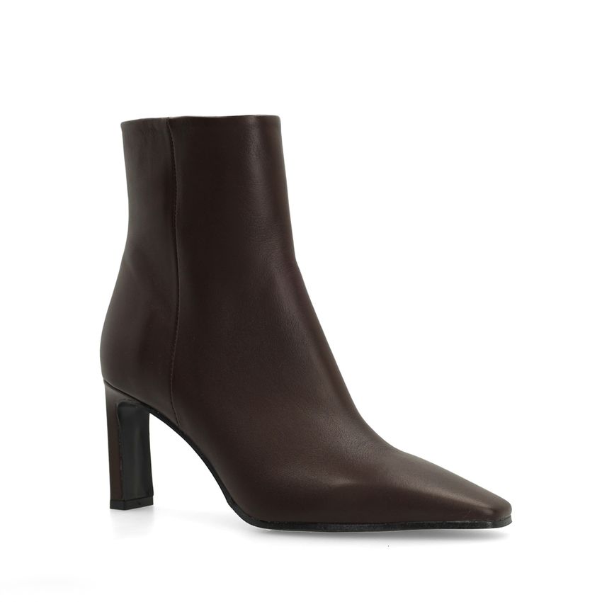 Braune Lederstiefeletten mit Absatz