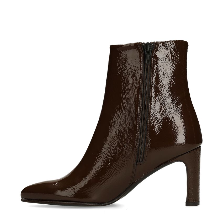 Braune Lackleder-Stiefeletten mit Absatz