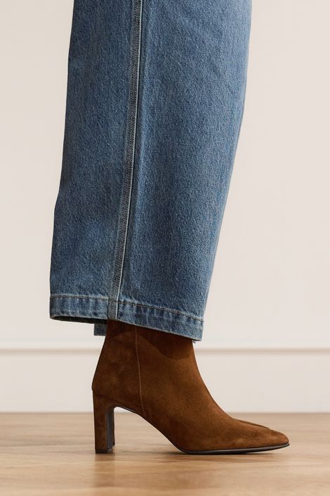 Braune Veloursleder-Stiefeletten mit Absatz