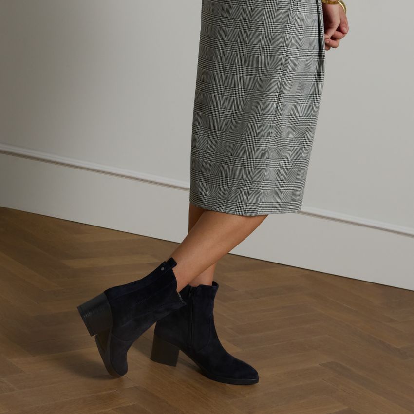 Blaue Veloursleder-Stiefeletten mit Absatz