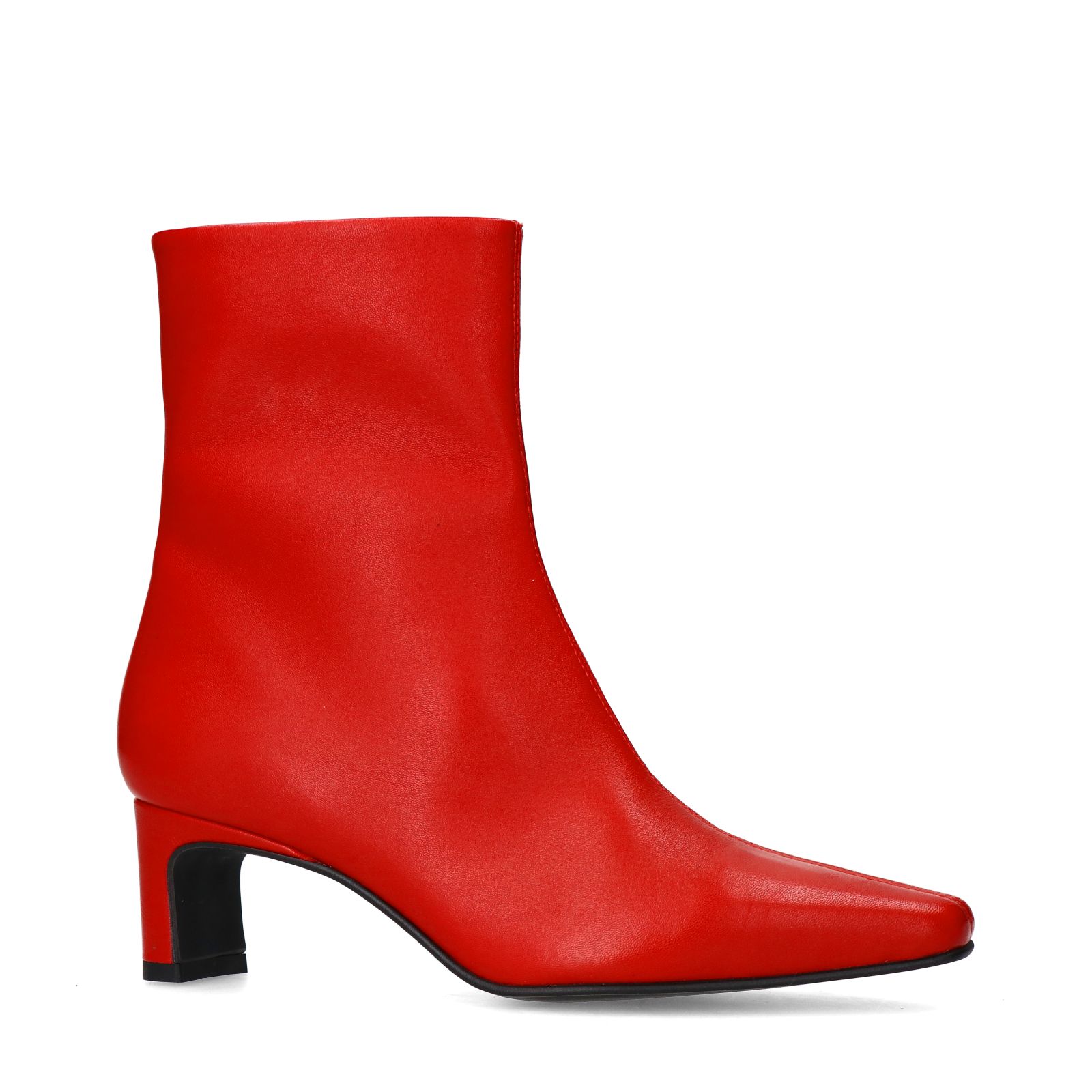 Rote Lederstiefeletten mit Absatz