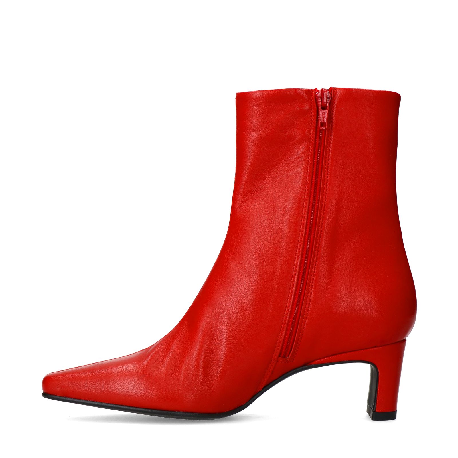 Rote Lederstiefeletten mit Absatz