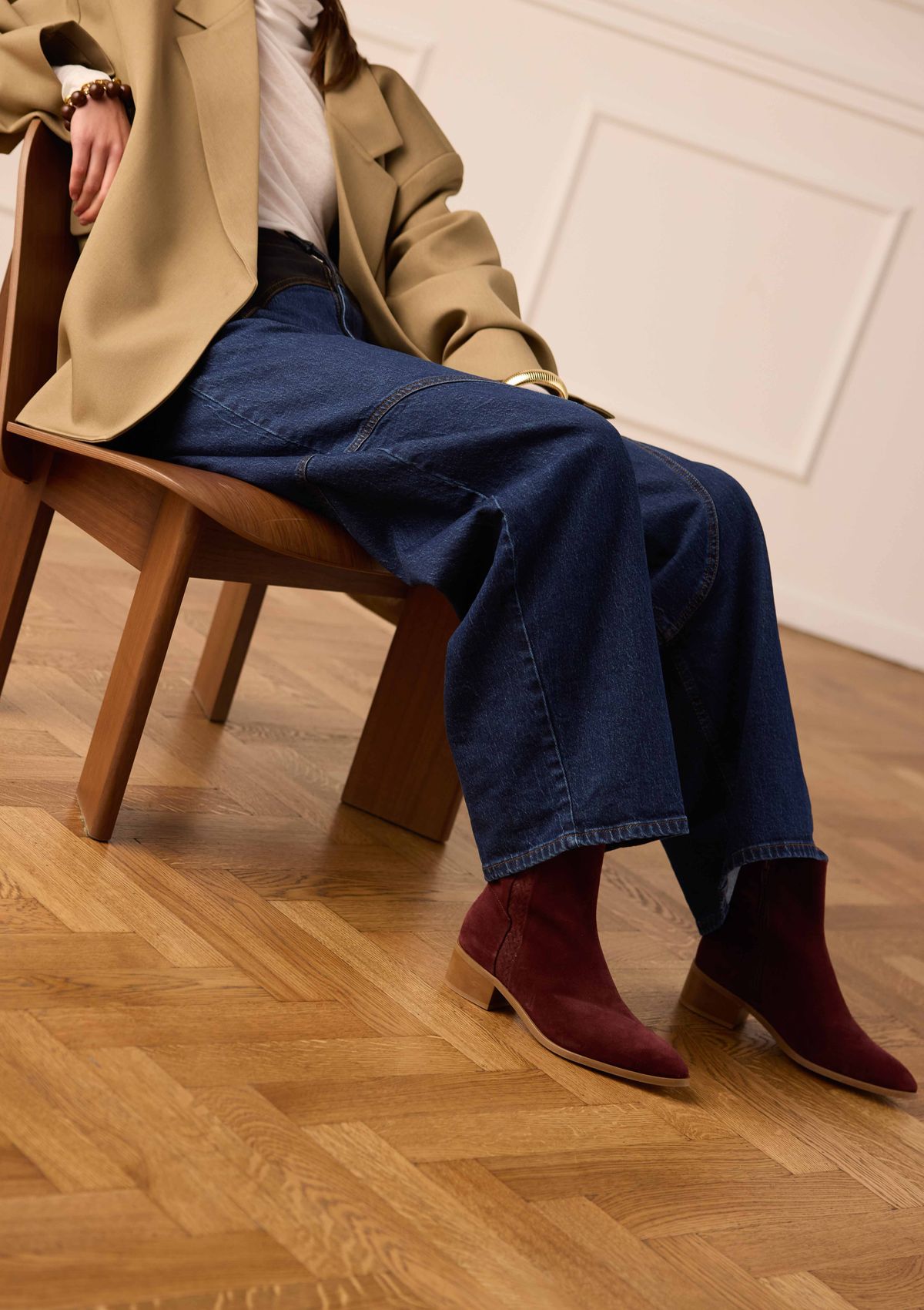 Bordeauxrote Veloursleder-Stiefeletten mit Absatz