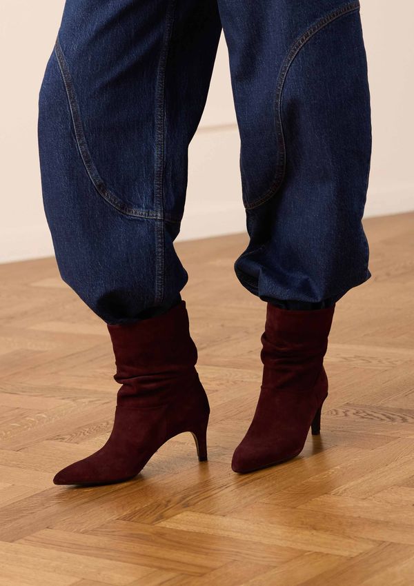 Bordeaux rode suède enkellaarsjes met hak