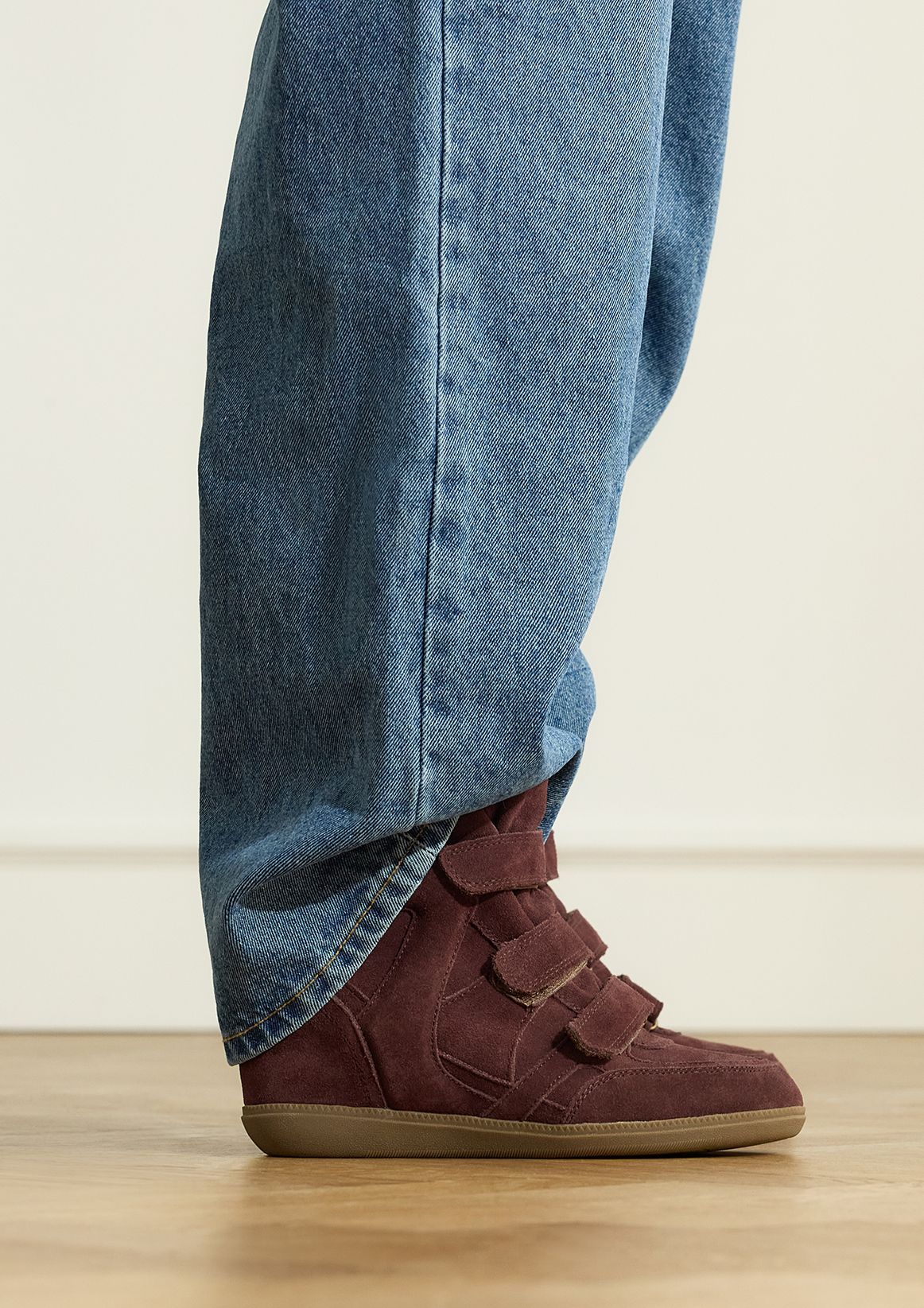 Bordeaux suède sneakers met sleehak