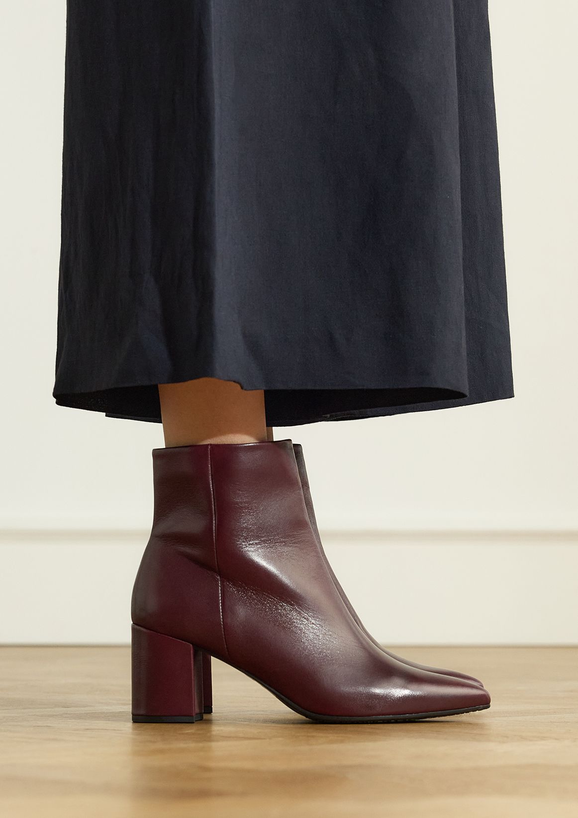 Burgundy leren enkellaarsjes met hak