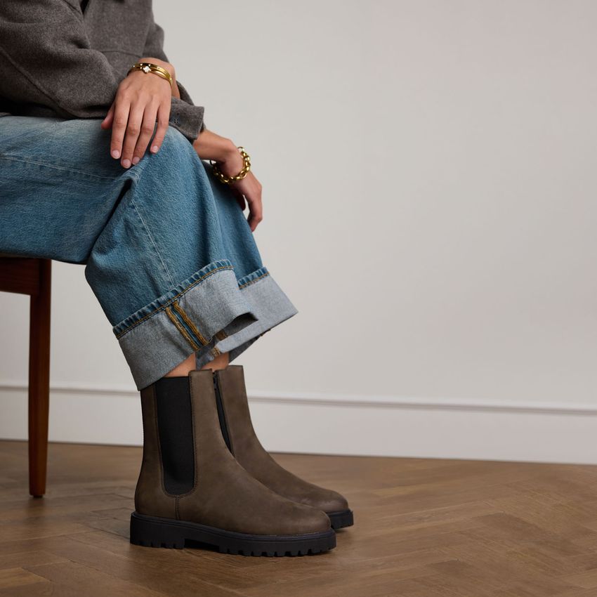 Dunkelgrüne Chelsea Boots aus Nubukleder