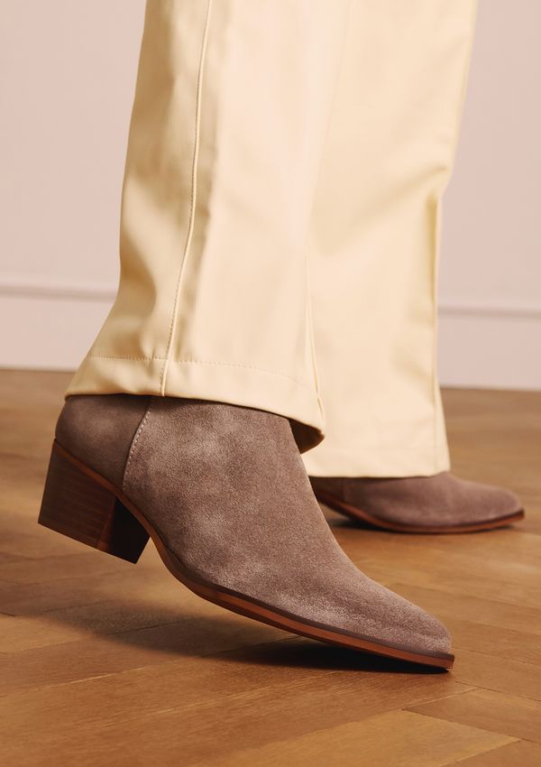 Grijze suède enkellaarsjes met hak