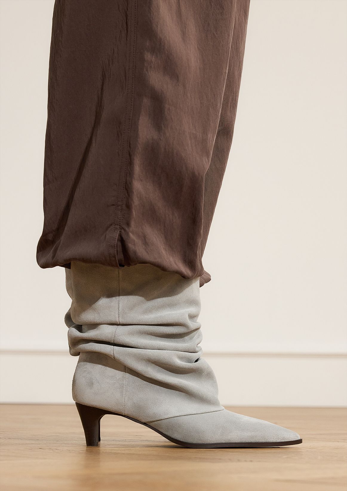 Grijze suède slouchy enkellaarsjes