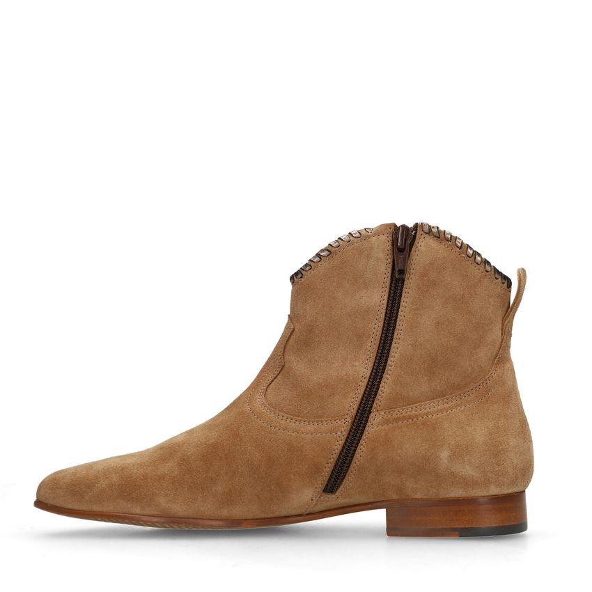 Beige suède enkellaarsjes met koper details