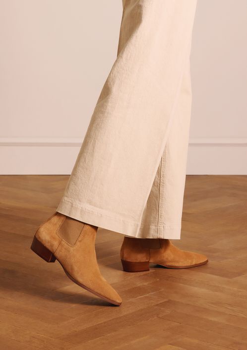 Beige suède chelsea boots