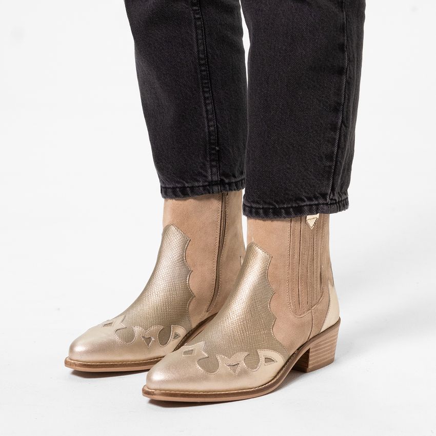 Beigefarbene Cowboystiefel aus Veloursleder mit Metallic-Details