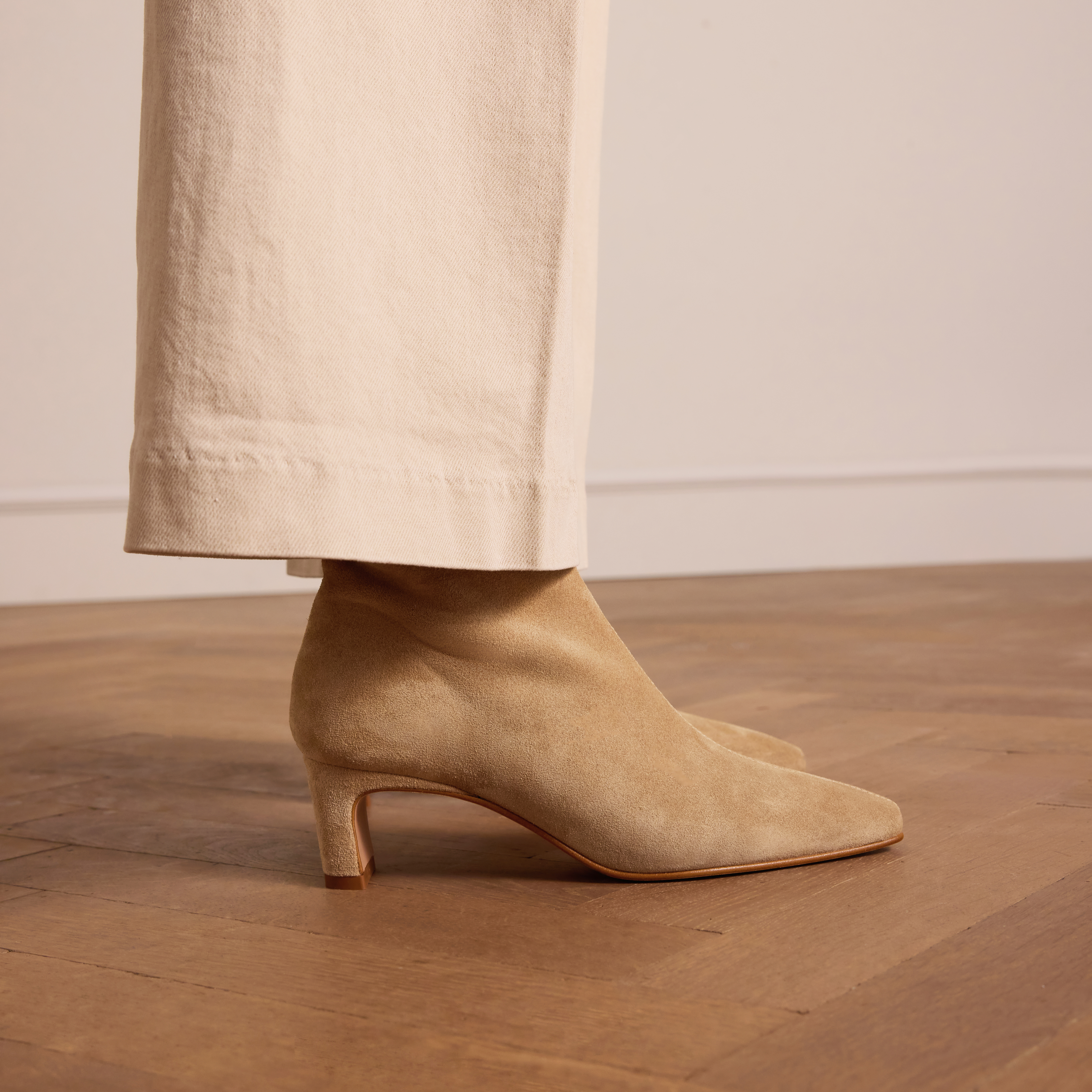 Lage Hak Beige Laarsjes Sale Suede Enkellaarsjes Manfield Manfield