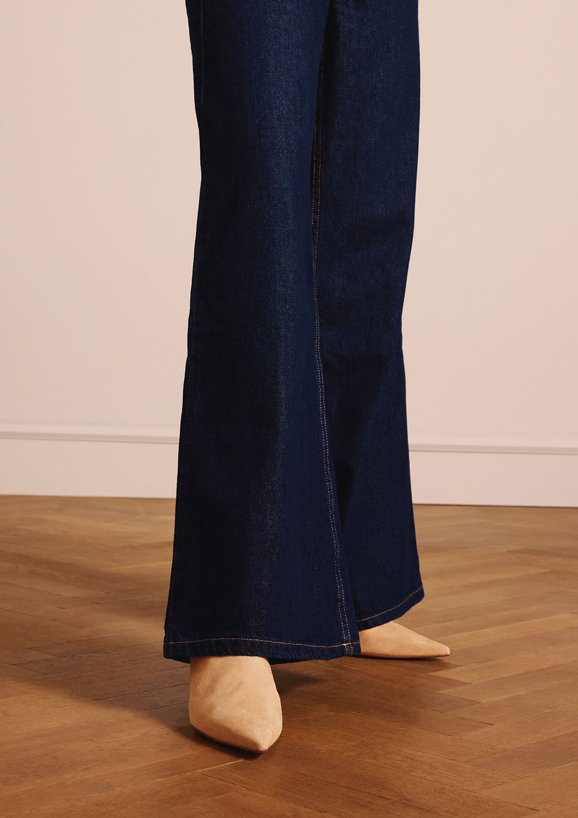 Beige suède enkellaarsjes met hak