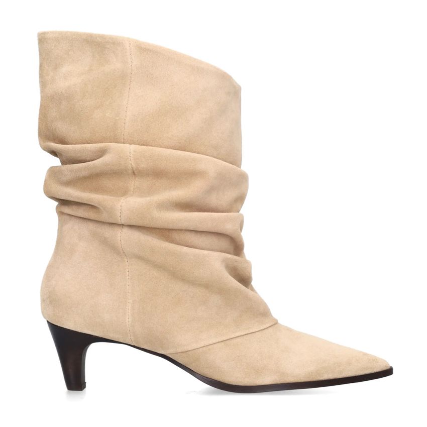 Beigefarbene slouchy Boots aus Veloursleder mit Absatz