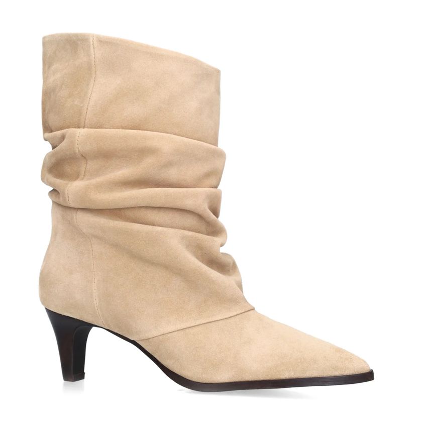 Beigefarbene slouchy Boots aus Veloursleder mit Absatz