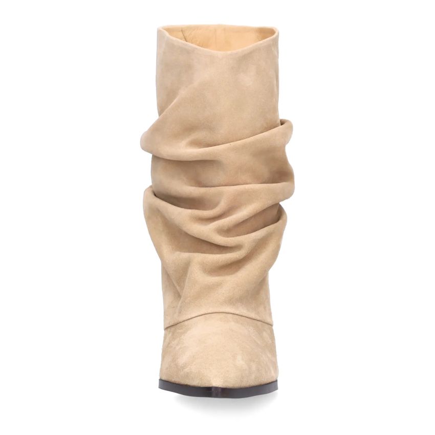 Beigefarbene slouchy Boots aus Veloursleder mit Absatz
