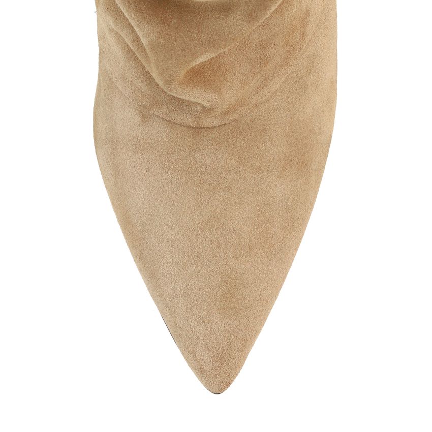 Beige suède slouchy enkellaarsjes met hak