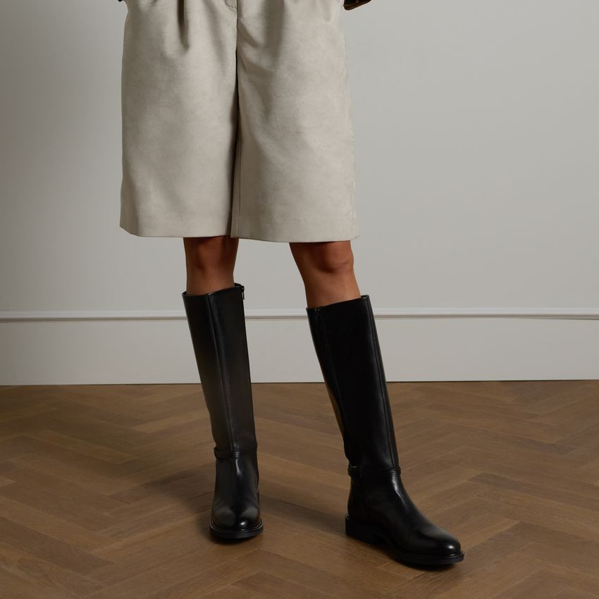 Schwarze Lederstiefel