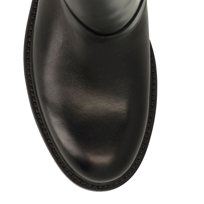 Schwarze Lederstiefel mit Schnalle