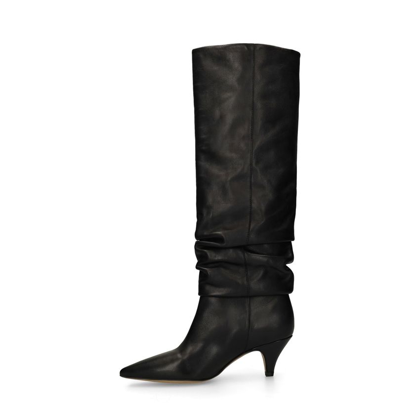 Schwarze Lederstiefel mit Kitten Heel