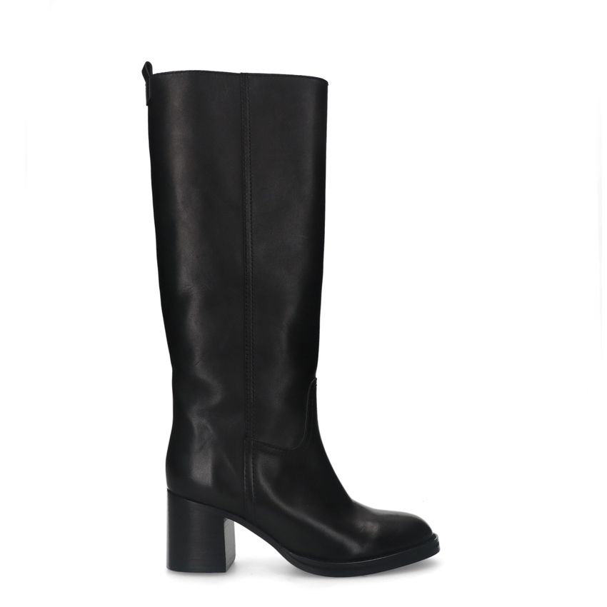 Schwarze Lederstiefel mit Absatz