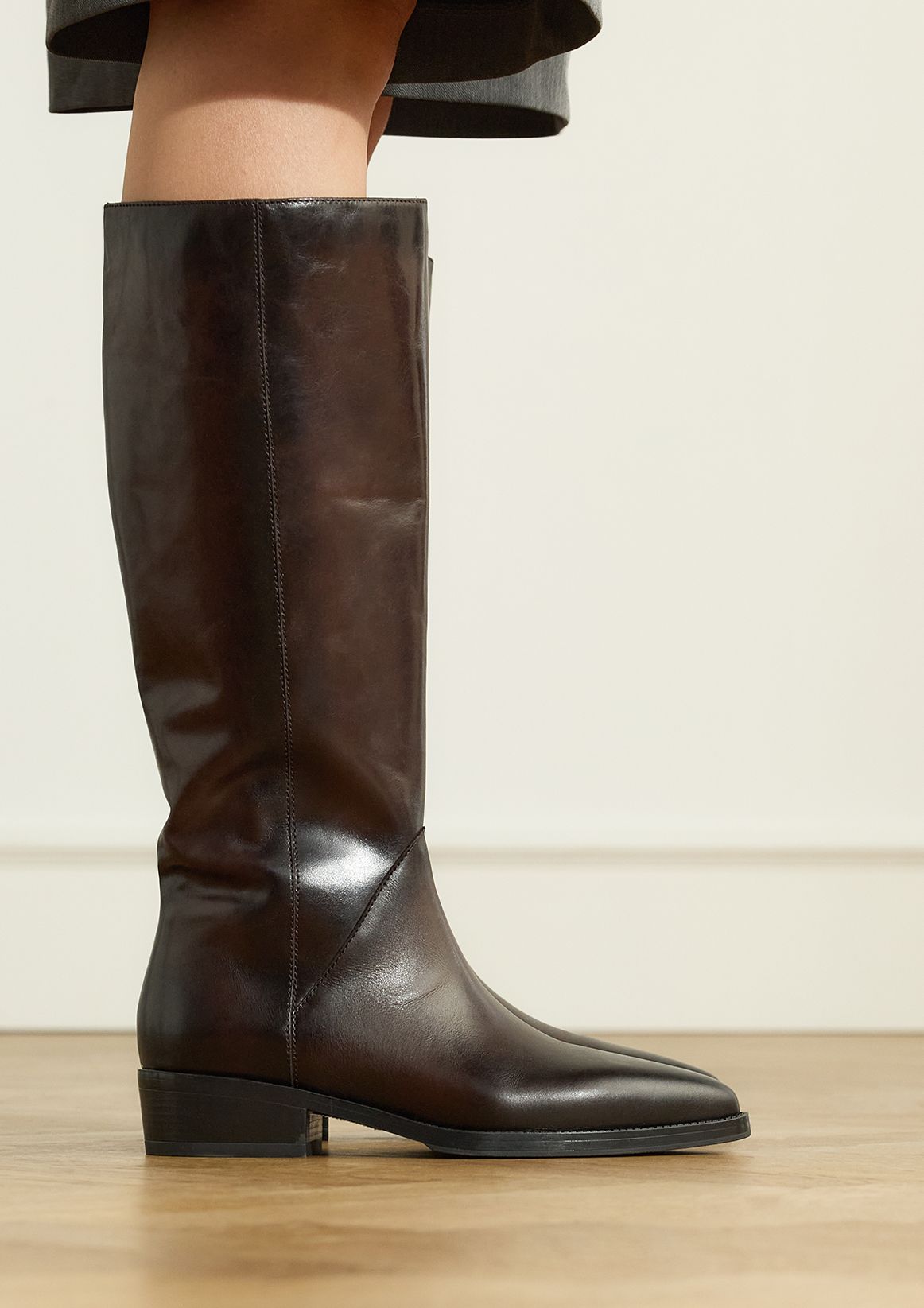 Dunkelbraune Lederstiefel
