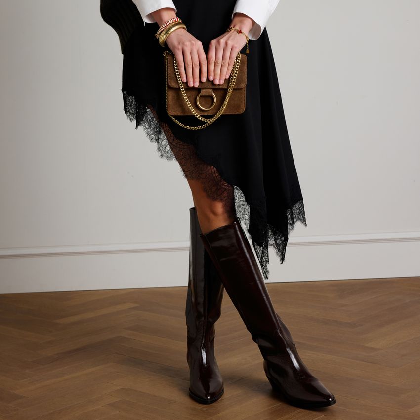 Braune Stiefel aus Lackleder