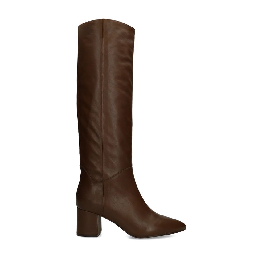 Braune Lederstiefel mit Absatz