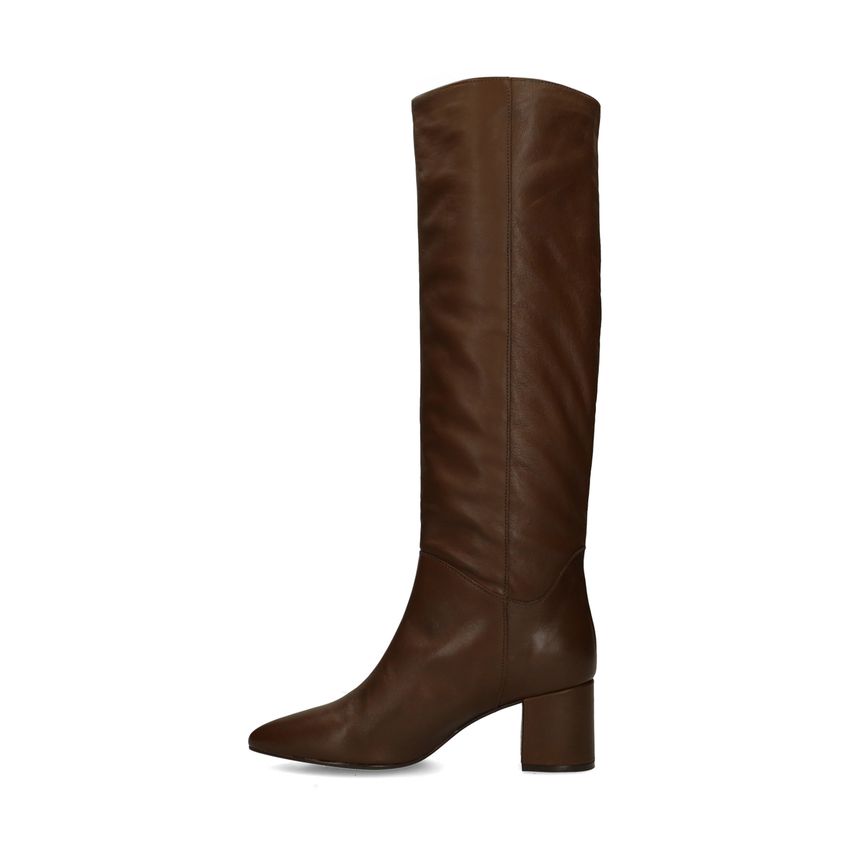 Braune Lederstiefel mit Absatz