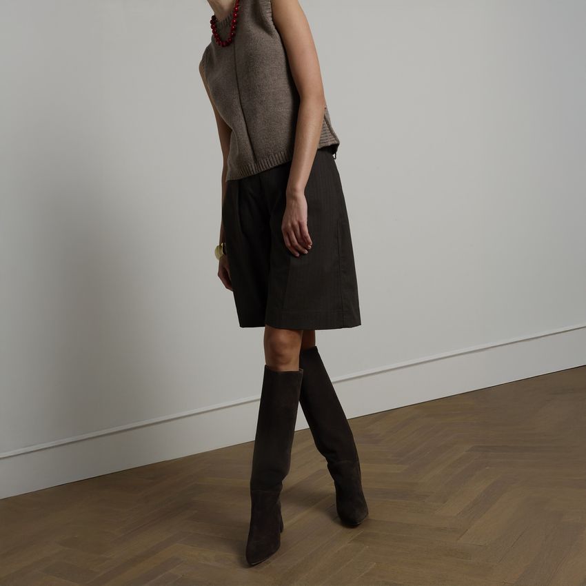 Dunkelbraune Veloursleder-Stiefel mit Absatz