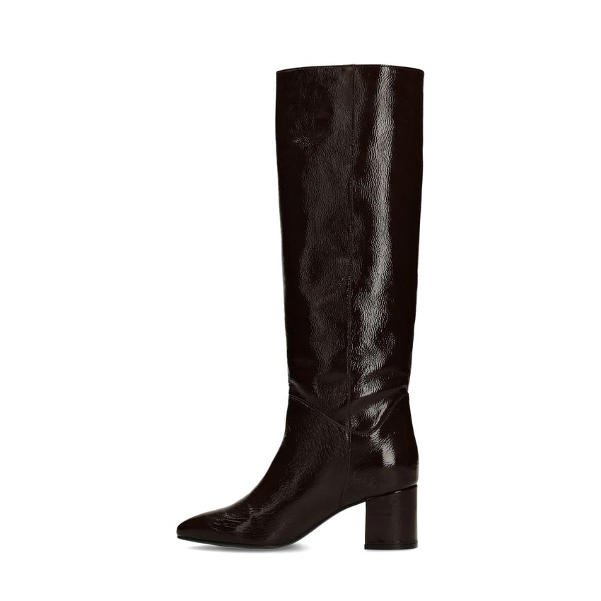 Braune Lacklederstiefel mit Absatz