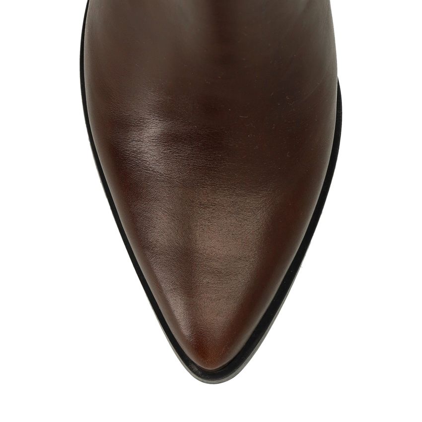 Dunkelbraune Lederstiefel mit Absatz