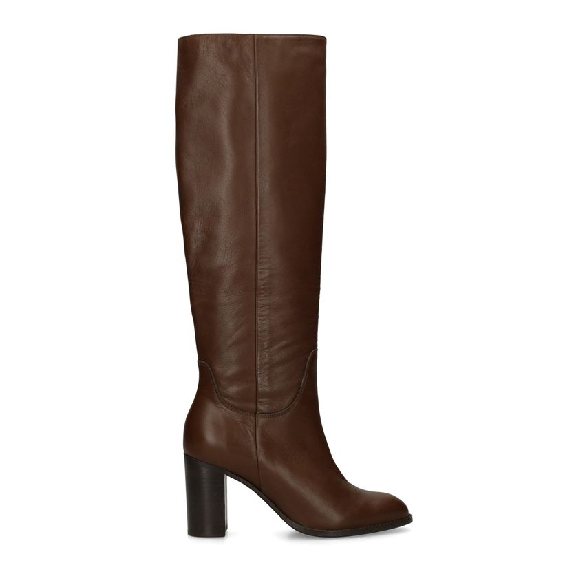 Braune Lederstiefel mit Absatz
