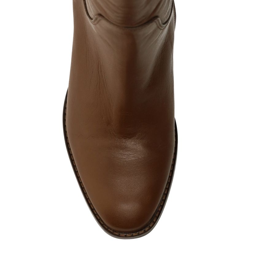 Braune Lederstiefel mit Absatz