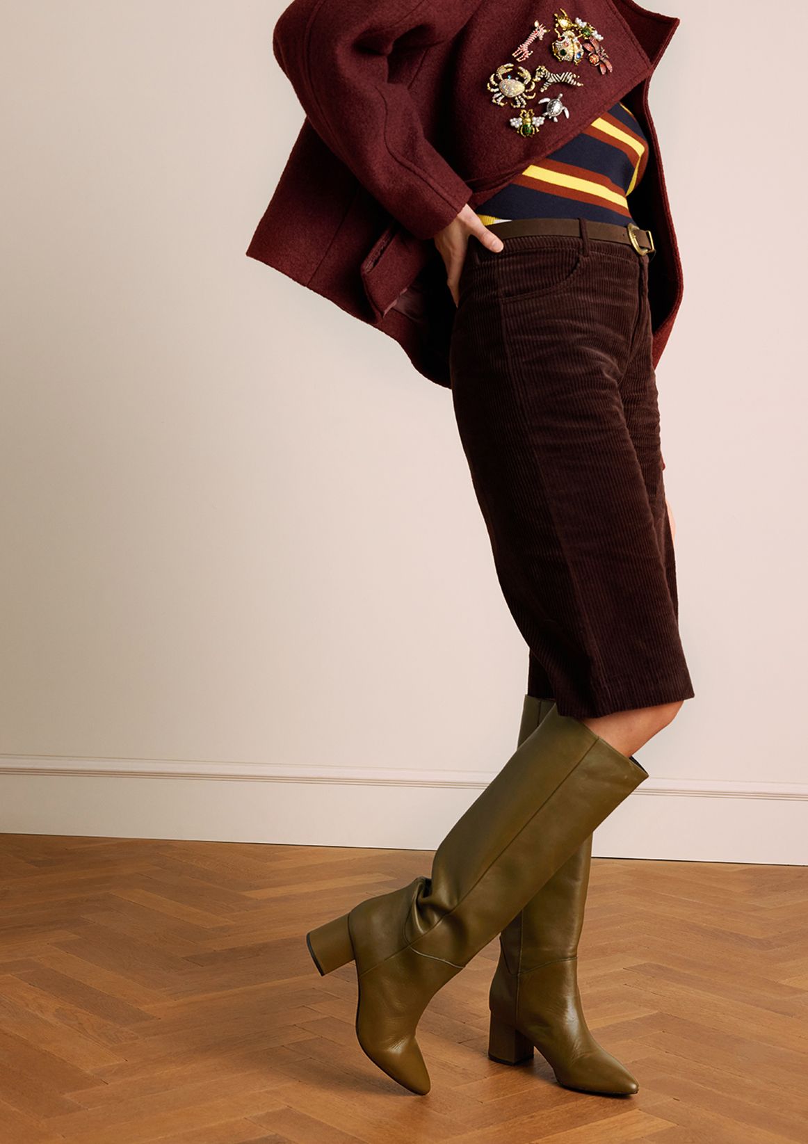 Olivgrüne Lederstiefel mit Absatz
